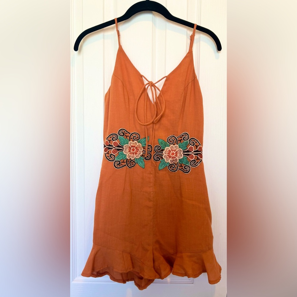 orange romper 🍊🌼 size small!